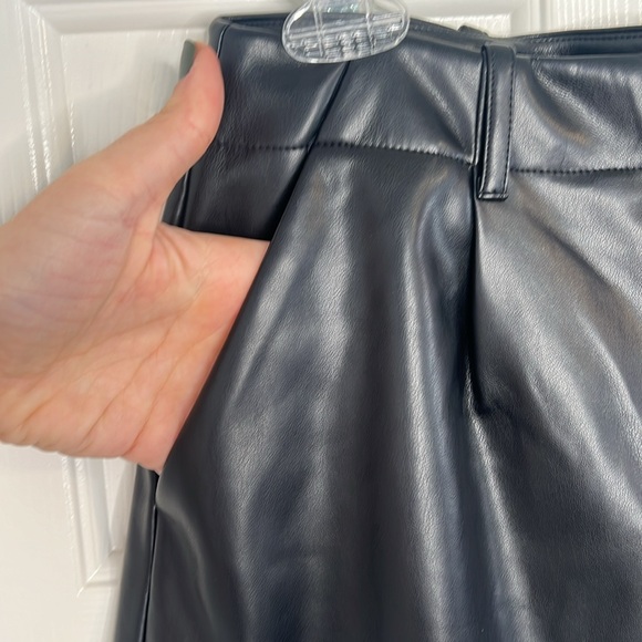 NWT Ming Wang High Waist Faux Leather Shorts black size small - Picture 5 of 10